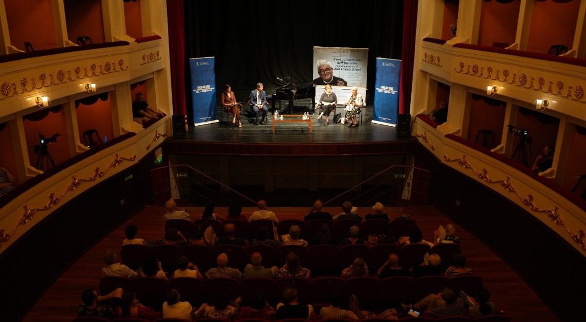 Sassari, il Teatro Civico si Accende di Pace per la Chiusura del Nuovo...